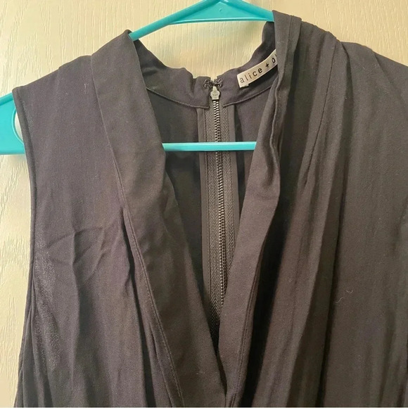 Alice + Olivia Romper Women’s Size 2 Black Zip Up Back V Neck Flowy - Picture 2 of 14